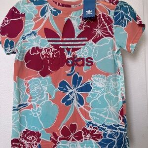 T shirt shirt sleeve Adidas, Girls sizes Small 9-10 Y